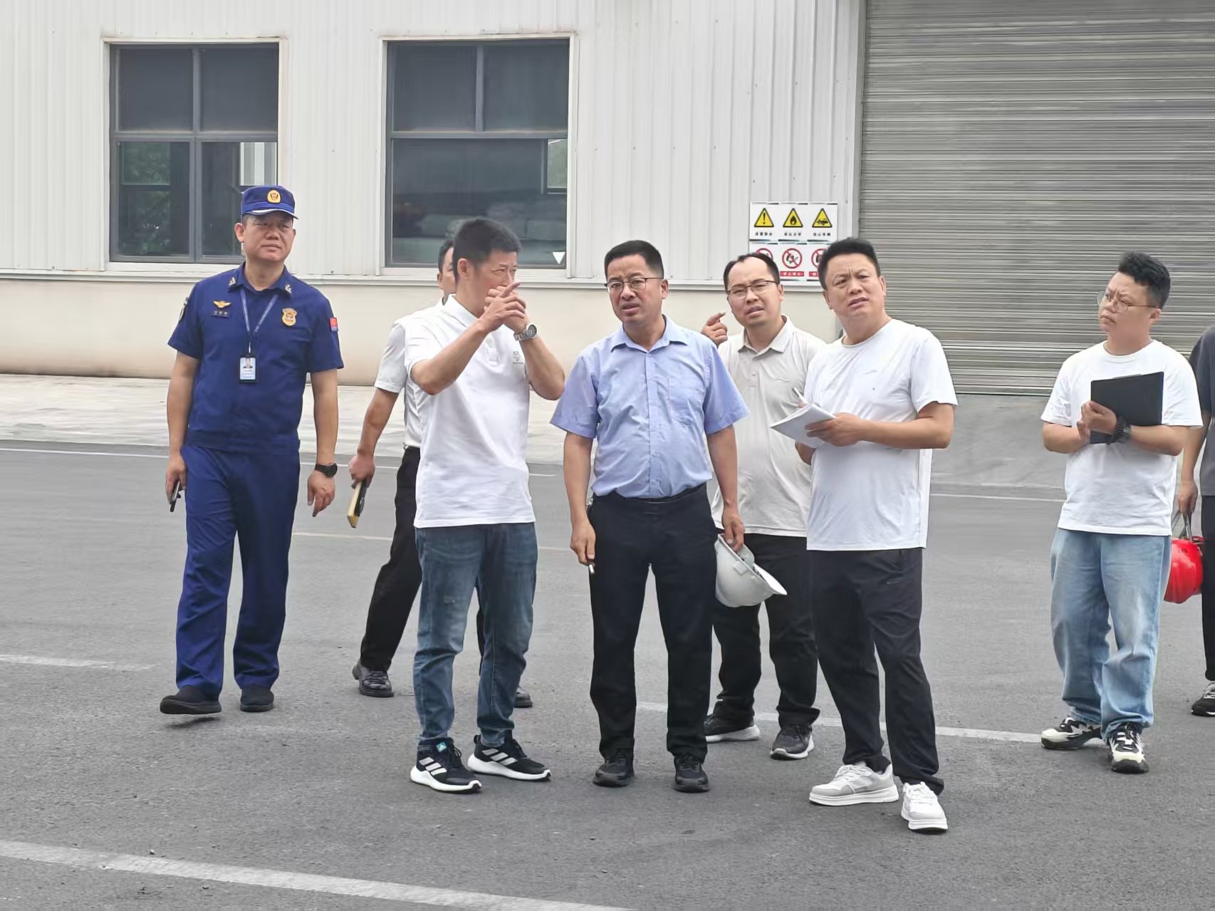 我司技术人员参与宜宾三江新区动力电池局、区社会工作局、区市场监管分局、区消防救援大队共同组织的对天原锂电公司开展的综合安全检查工作